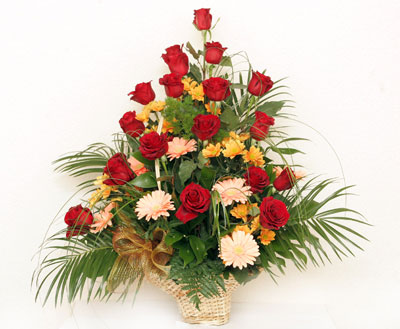  Ankara �i�ek�i ma�azas�  sepet i�erisinde 9 adet g�l gerbera ve kir �i�ek