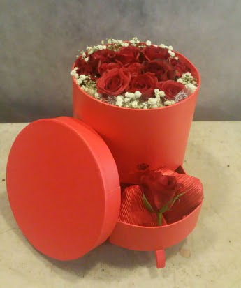 �ekmeceli kutu i�erisinde �ikolata ve g�ller  Ankara �i�ek sat��� 