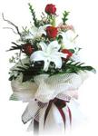  Ankara ucuz �i�ek g�nder  4 kirmizi g�l , 1 dalda 3 kandilli kazablanka