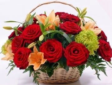Sepette 5 adet k�rm�z� g�l ve k�r �i�ekleri  Ankara �i�ek g�nderme sitemiz g�venlidir  